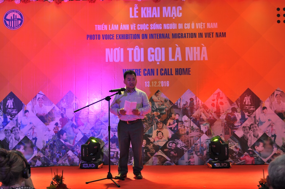 khai mac trien lam anh ve nhung nguoi di cu noi toi goi la nha