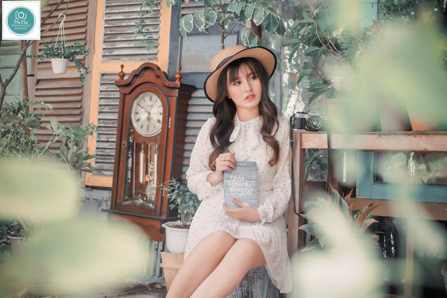 nu game thu xinh dep gay bao like vi kieu ngoi choi game lieu linh tren ghe