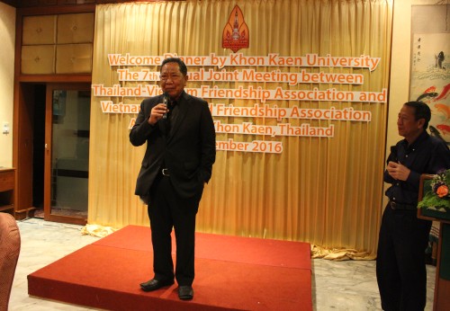 doan dai bieu viet gap go truong dai hoc khon ken thai lan 3 the he tiep lua tinh doan ket