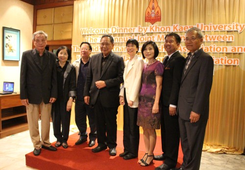 doan dai bieu viet gap go truong dai hoc khon ken thai lan 3 the he tiep lua tinh doan ket