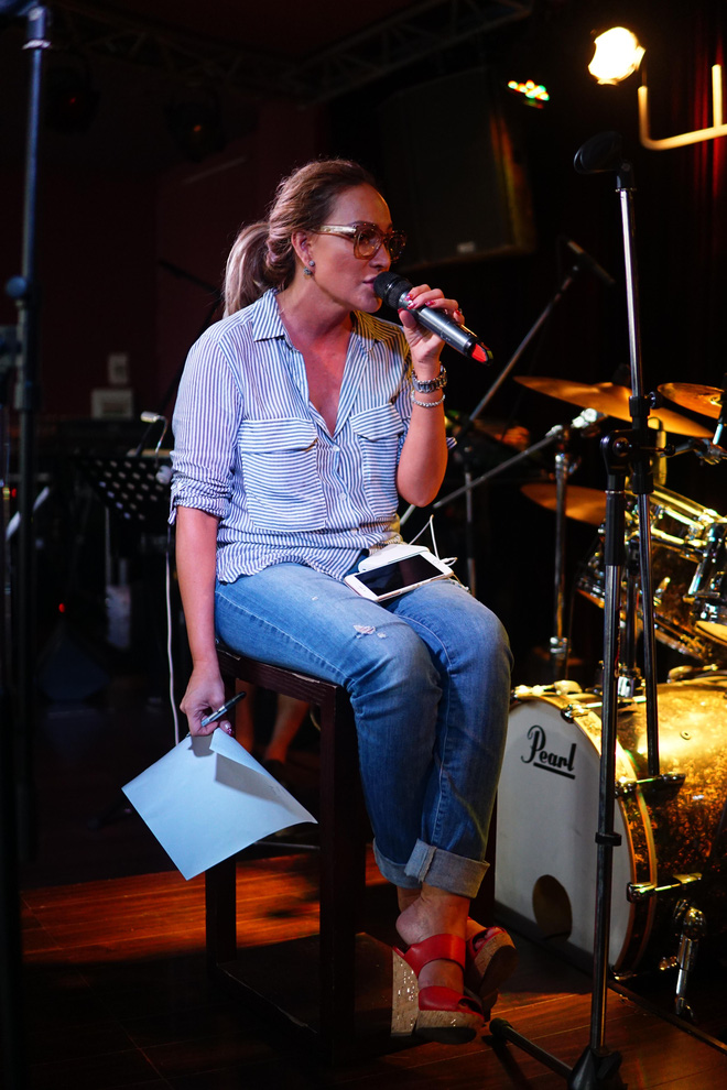 ban trai kem 12 tuoi an can ho tro thanh ha tap nhac