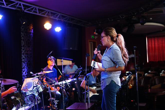 ban trai kem 12 tuoi an can ho tro thanh ha tap nhac