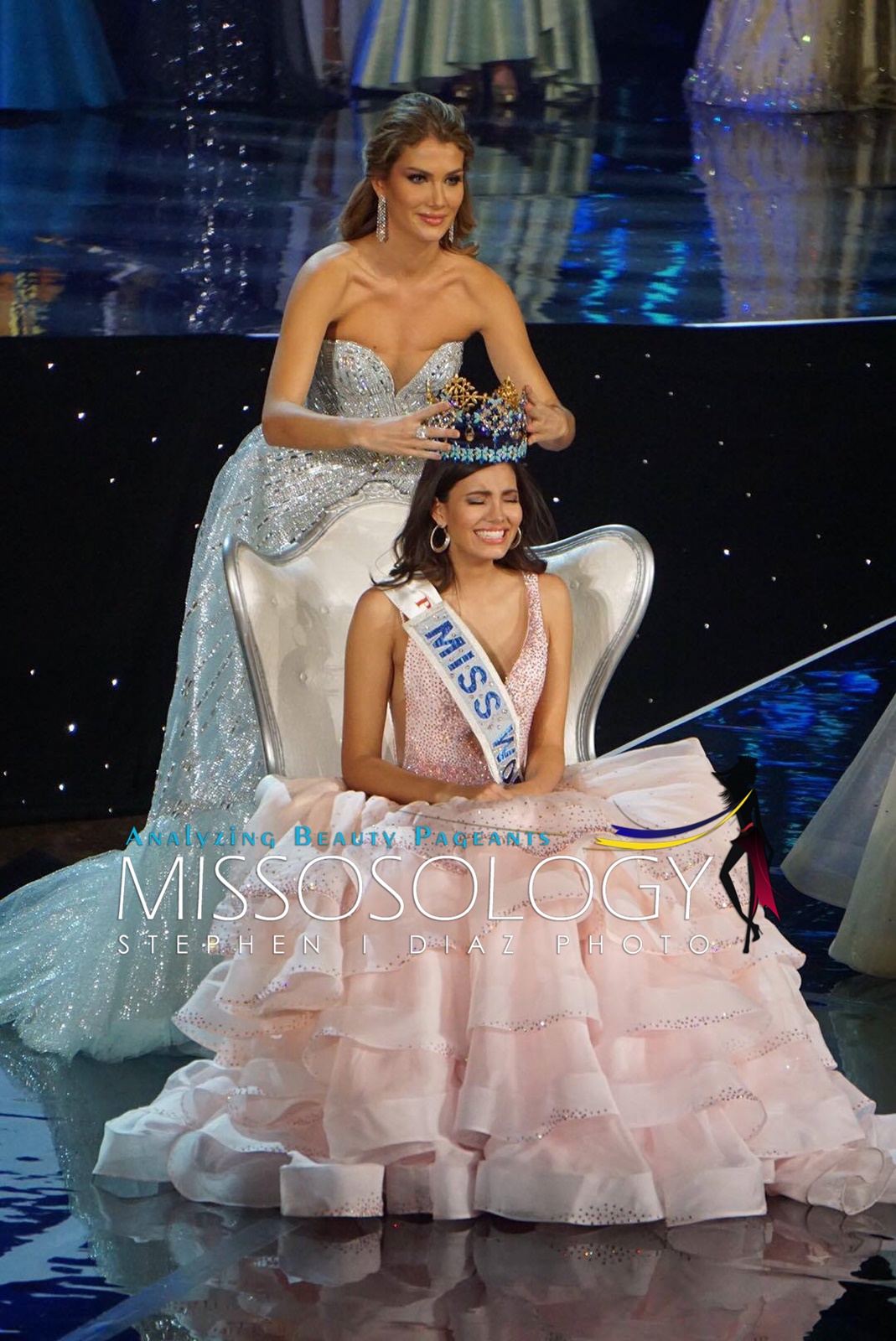 co sinh vien 19 tuoi dang quang hoa hau the gioi 2016