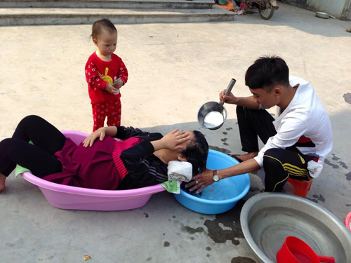 nua dem nguoi chong da lam mot viec khien chi em phu nu day song