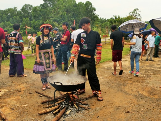 nhieu hoat dong hap dan tai lang vh dl cac dan toc viet nam dip cuoi nam