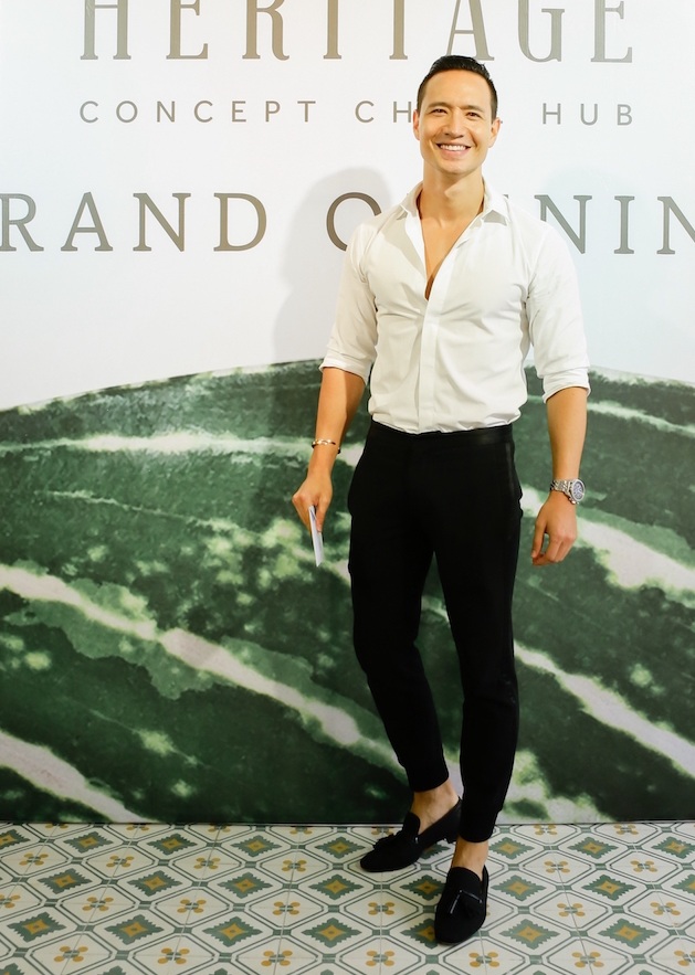 thuy top mac goi cam di xem trien lam anh cua nhac si quoc bao