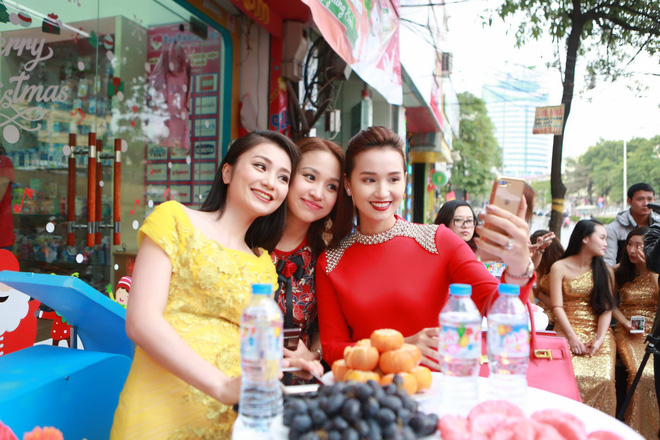 hoa hau bien thuy trang ngay cang xinh dep kieu sa