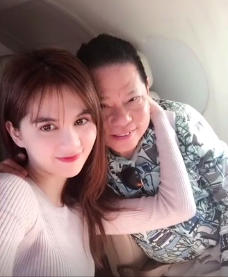 lo anh than mat cua ngoc trinh va ban trai ty phu 72 tuoi