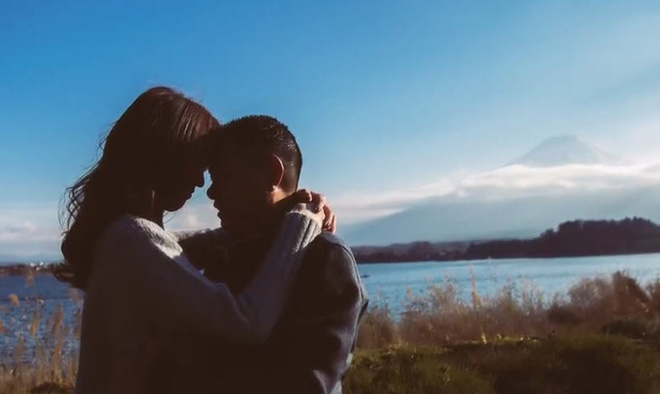 lo anh than mat cua ngoc trinh va ban trai ty phu 72 tuoi