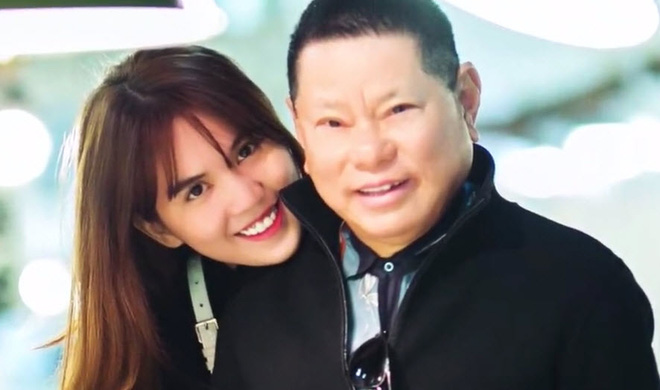 lo anh than mat cua ngoc trinh va ban trai ty phu 72 tuoi