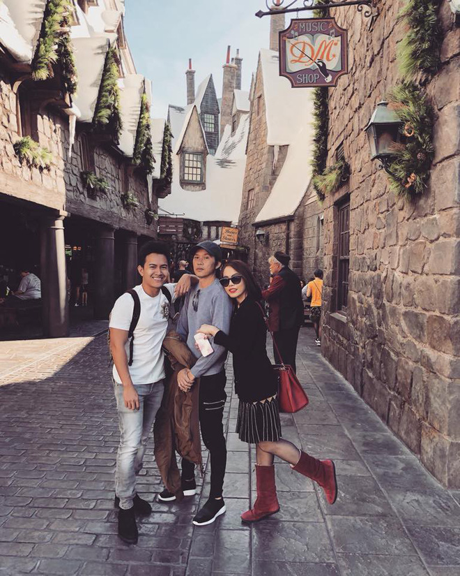 hoai linh bat ngo xuat hien cung con trai ruot 27 tuoi