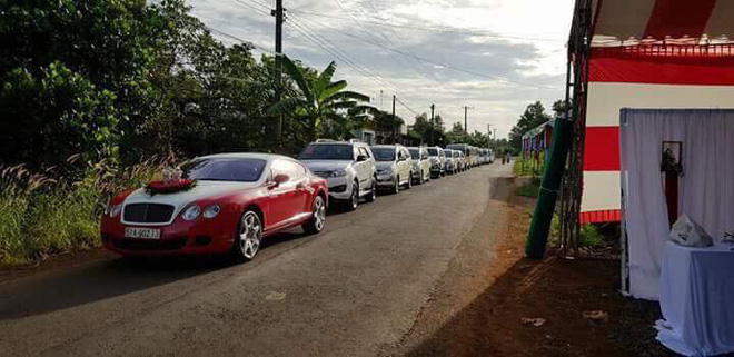dam cuoi khung o dong nai co dau vang deo triu co ruoc dau bang xe bentley va moi ca ca sy cam ly ve hat