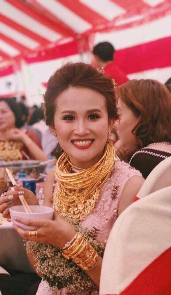 dam cuoi khung o dong nai co dau vang deo triu co ruoc dau bang xe bentley va moi ca ca sy cam ly ve hat