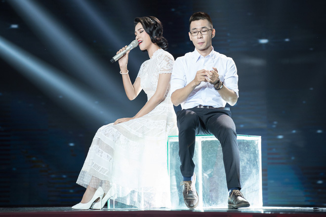 giua tam bao nguoi dep di hat a hau hoang oanh bat ngo khoe giong bolero cuc ngot tren truyen hinh