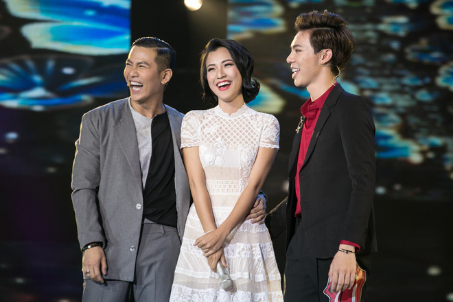 giua tam bao nguoi dep di hat a hau hoang oanh bat ngo khoe giong bolero cuc ngot tren truyen hinh