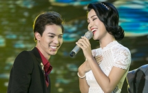 giua tam bao nguoi dep di hat a hau hoang oanh bat ngo khoe giong bolero cuc ngot tren truyen hinh