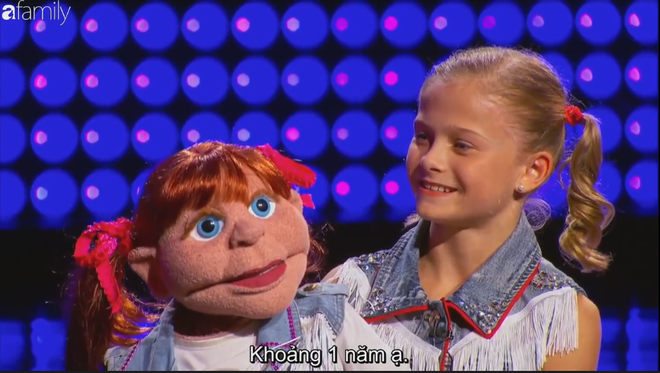 chi voi mot chu roi tren tay co be nay khien ca truong quay little big shots bai phuc