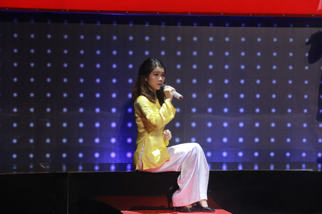 tran thanh hoang hot voi co nang co than thai le quyen nhung giong hat le roi