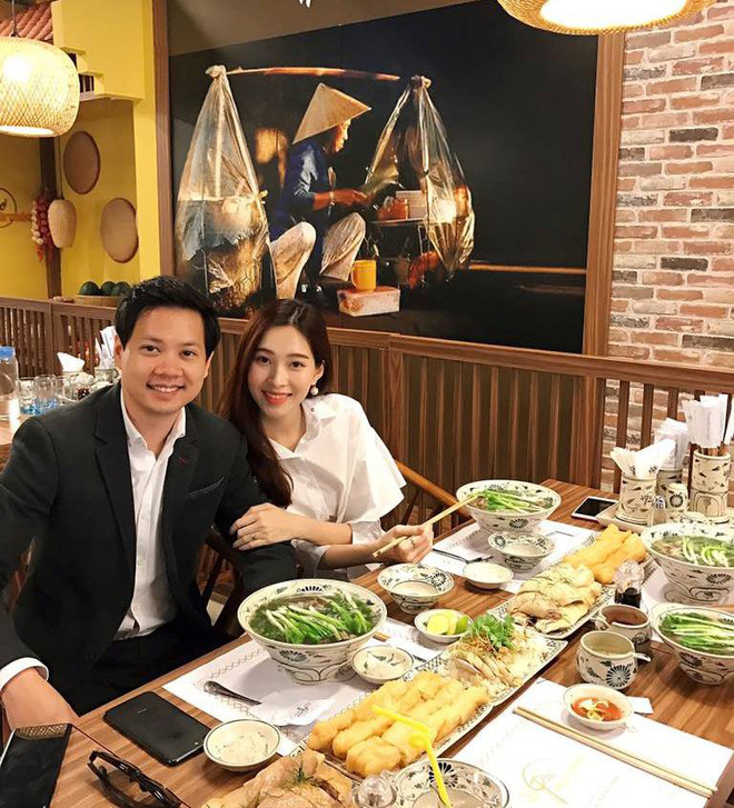 vo chong hoa hau dang thu thao lan dau cong khai xuat hien sau dam cuoi