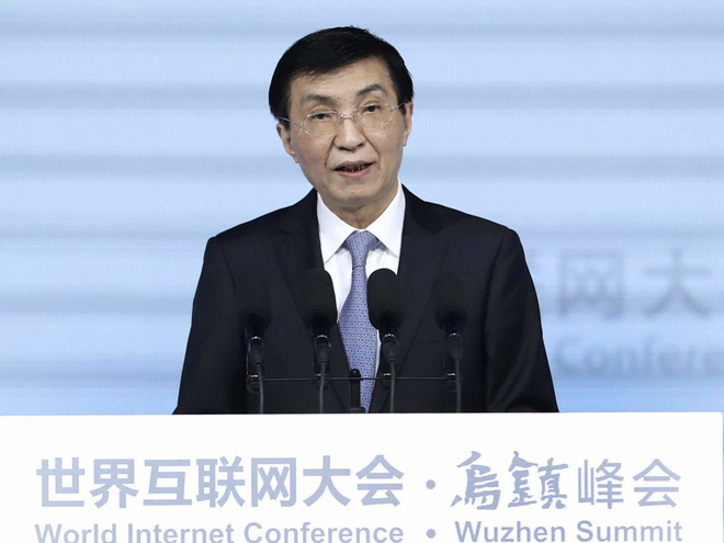 nha tu tuong ky cuu cua 3 doi lanh dao tq lan dau tien buoc tu canh ga ra san khau