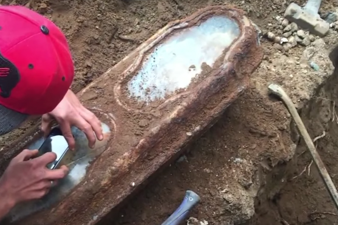 sau gan 200 nam xac uop be gai duoc bao quan nguyen ven trong quan tai kinh cung da co loi giai