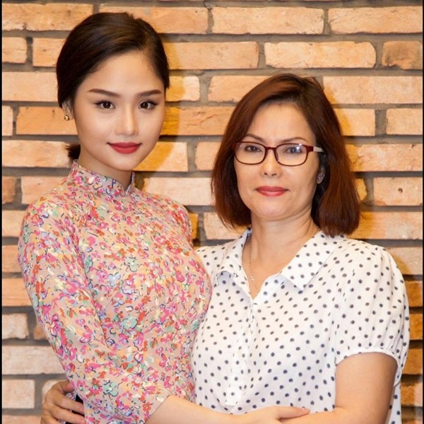 duong hoang yen tuc gian phan phao khi bi me miu le noi chuyen di hat lot