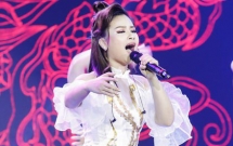 duong hoang yen tuc gian phan phao khi bi me miu le noi chuyen di hat lot