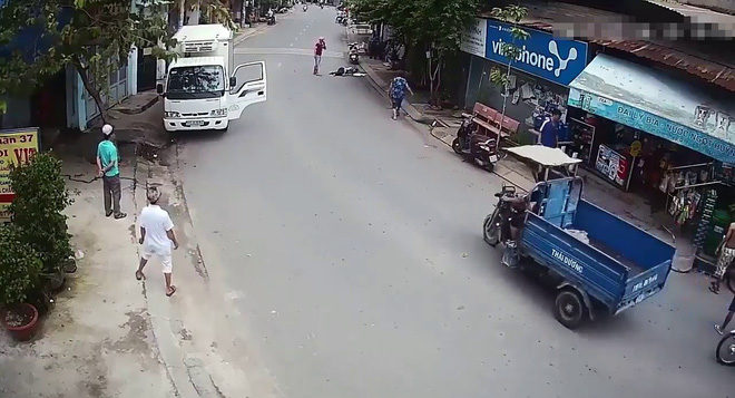 tai xe taxi mai linh vung dao chem xe tai vi khong nhuong duong