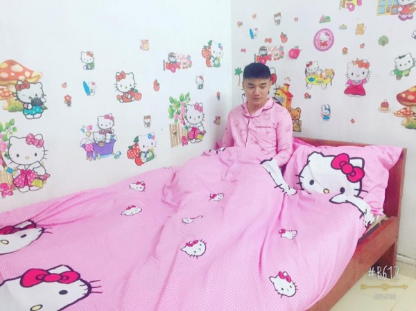 gap go thanh nien ten hong cong chua me hello kitty va da co ban gai
