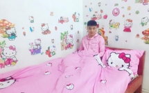 gap go thanh nien ten hong cong chua me hello kitty va da co ban gai