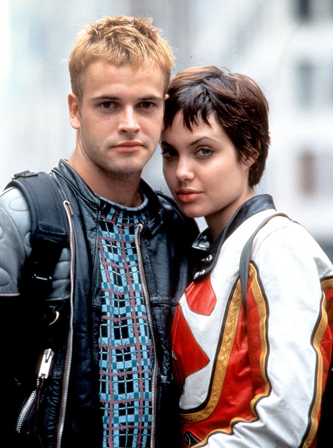 sau 1 nam duong ai nay di angelina jolie lan dau tiet lo nguyen nhan chia tay brad pitt