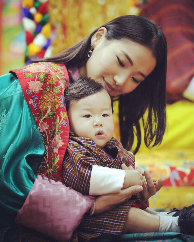 cuoc doi co tich cua hoang hau tre tuoi nhat the gioi 7 tuoi da duoc quoc vuong cau hon