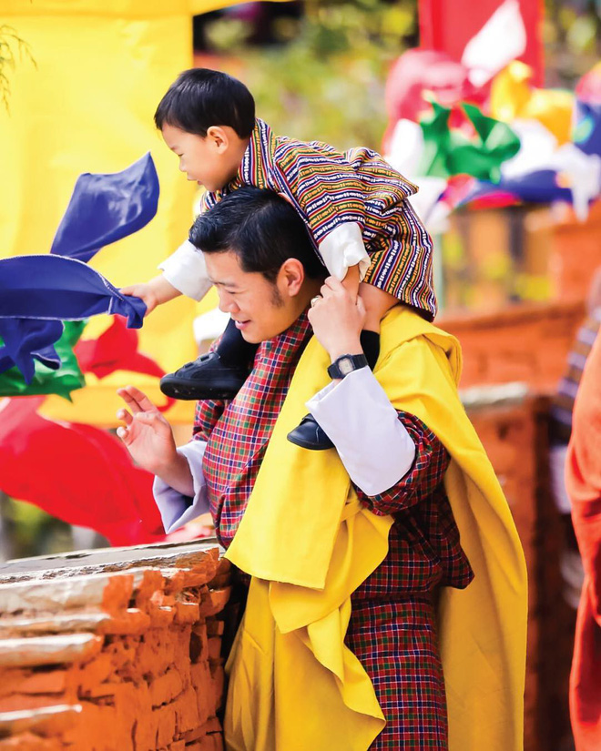 cuoc doi co tich cua hoang hau tre tuoi nhat the gioi 7 tuoi da duoc quoc vuong cau hon