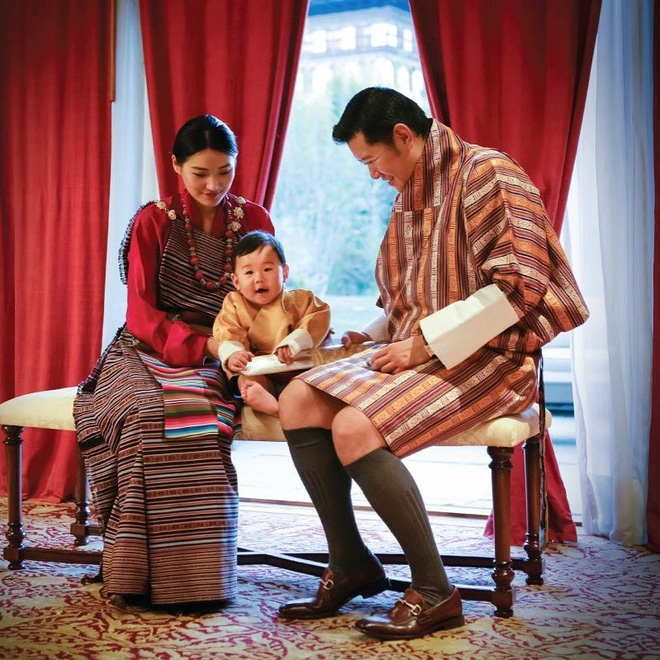 cuoc doi co tich cua hoang hau tre tuoi nhat the gioi 7 tuoi da duoc quoc vuong cau hon