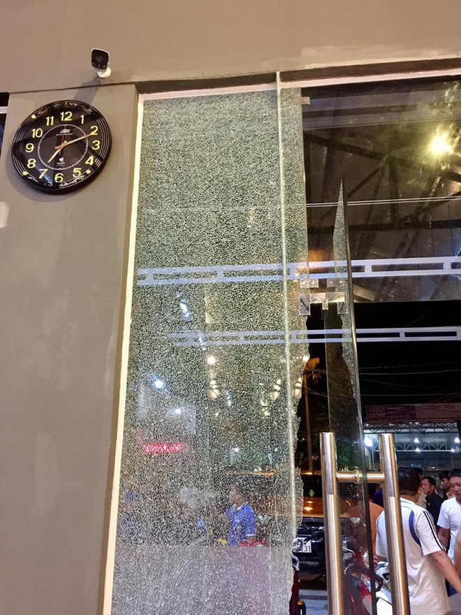 clip co gai thoat chet trong gang tac khi xe ban tai lao thang vao san phong gym