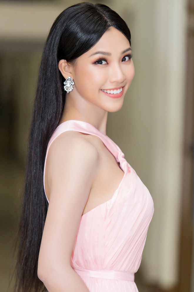 dang toc ngan ca tinh a hau hoang oanh lai bat ngo quay ve voi mai toc dai