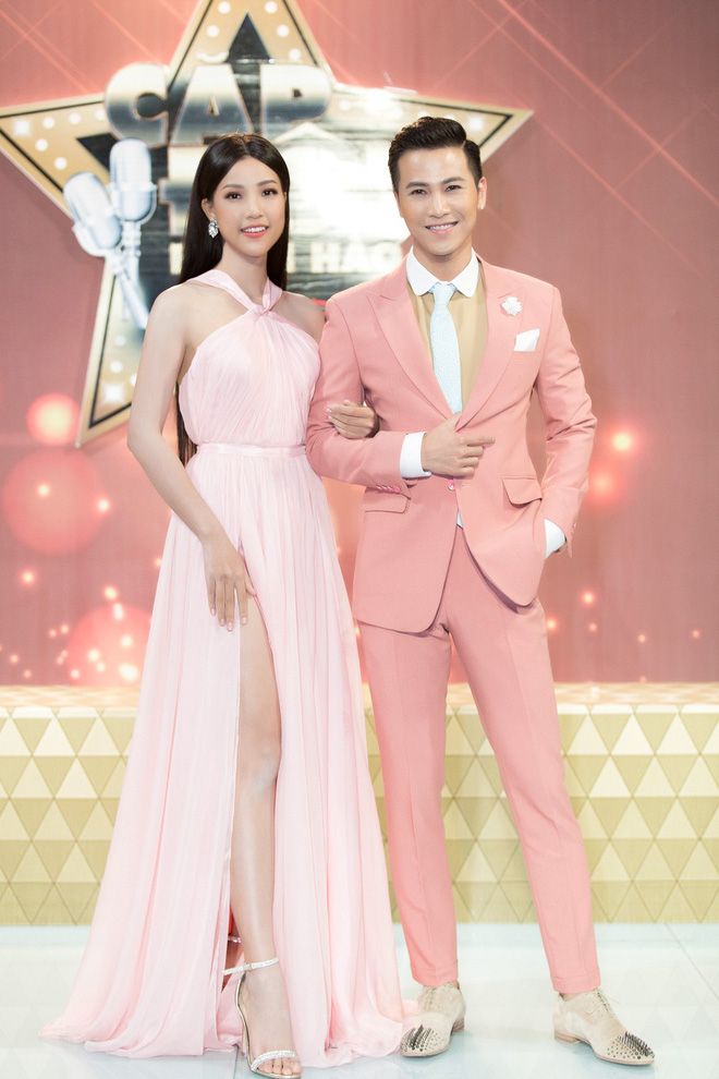 dang toc ngan ca tinh a hau hoang oanh lai bat ngo quay ve voi mai toc dai