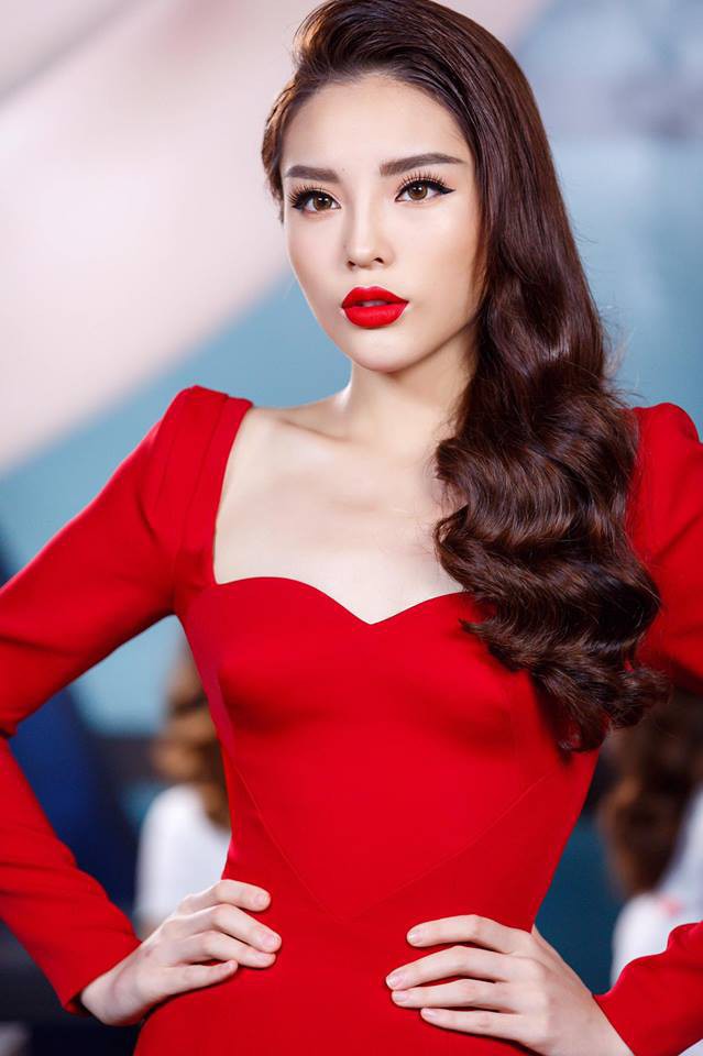 mac cung kieu vay voi ky duyen ngoc trinh khong nhung kem sang ma con tut giam phong do vi kieu toc