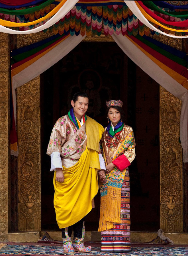 chuyen tinh dep nhu mong cua hoang hau tre nhat the gioi 7 tuoi da duoc quoc vuong cau hon