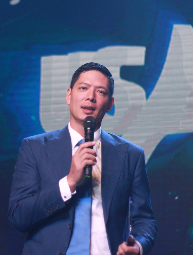 ho ngoc ha xuong san khau giao luu cuoi ngat vi bi fan vay chat