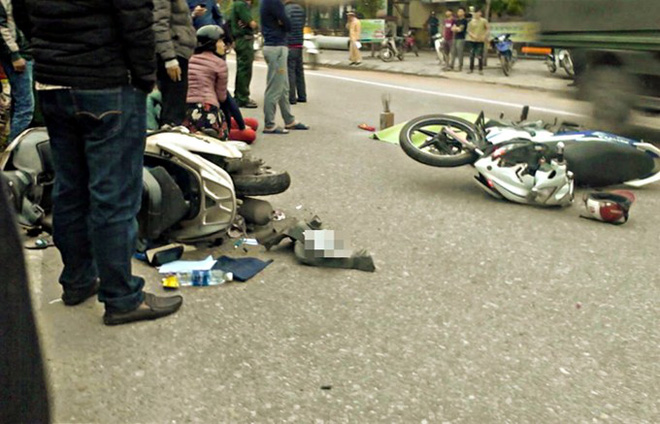 quang binh xe may nat bet 2 thanh nien thuong vong sau va cham kinh hoang