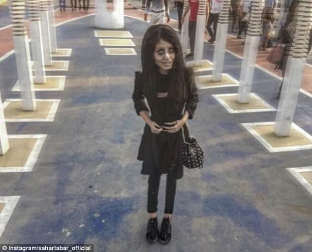 co nang zombie phau thuat tham my 50 lan de giong angelina jolie cuoi cung cung len tieng thu nhan su that
