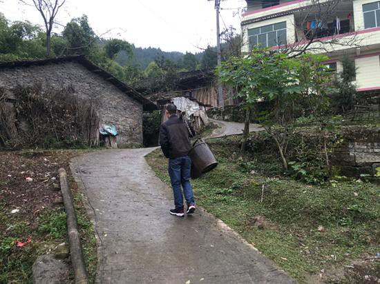 do bi quan ly qua nghiem nam sinh uu tu quan tri dung dao sat hai me de