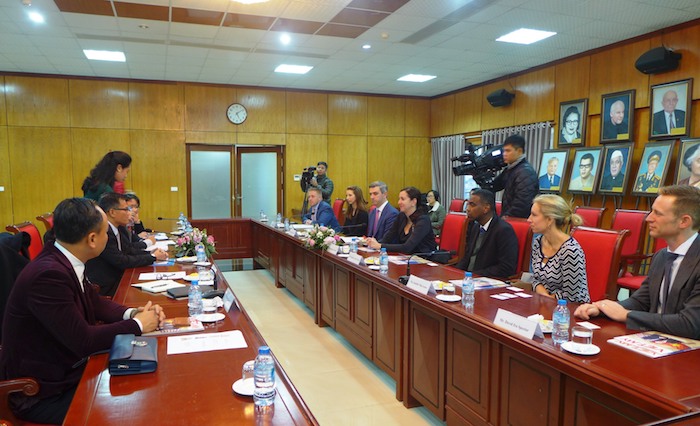 lanh dao vufo tiep doan hoi dong cac nha lanh dao chinh tri tre my