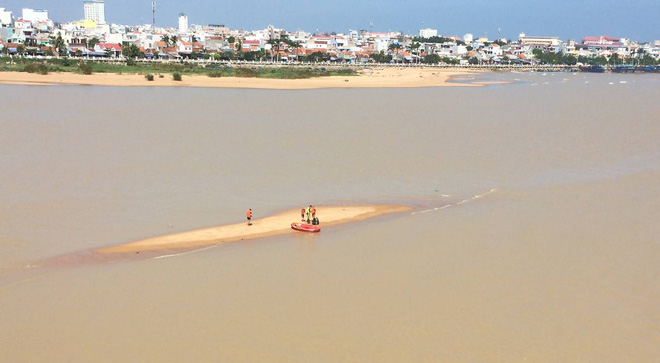 phu yen bo lai dep va xe may tren cau nam thanh nien mat tich bi an