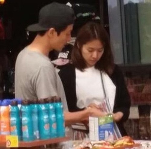 buc tranh showbiz han 2017 day ray nghe si tai tieng voi loat scandal gay anh huong den hinh anh lan su nghiep