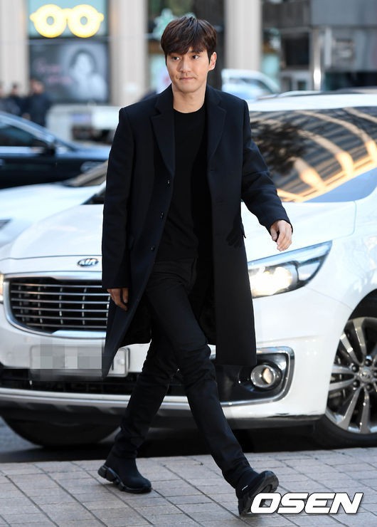 buc tranh showbiz han 2017 day ray nghe si tai tieng voi loat scandal gay anh huong den hinh anh lan su nghiep