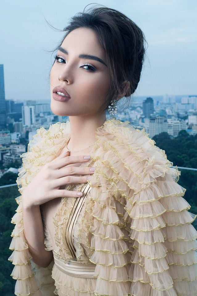 ky duyen ngoc han hanh trinh nu hoang scandal va tham hoa nhan sac buoc qua tham do day gai