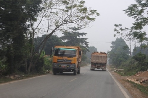 hoa binh khac phuc anh huong do mua bao hay khai thac dat ban cho nha may gach