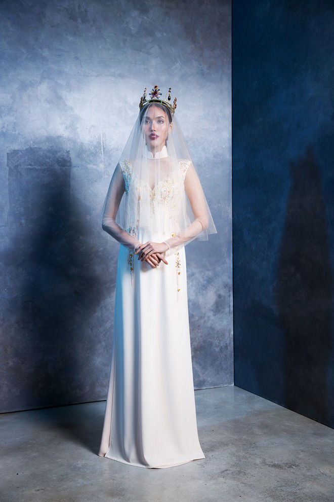sau lum xum the look lan khue bat ngo lam co dau bi an